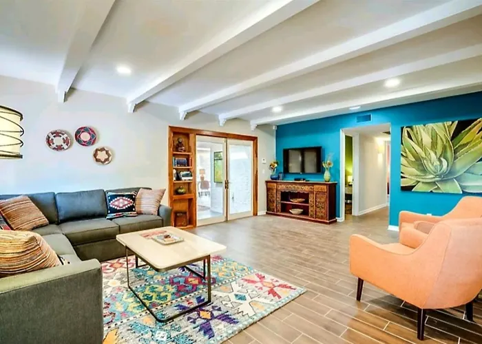 Tranquil Oasis Near Old Town, Hot Tub, Mountain Views Scottsdale