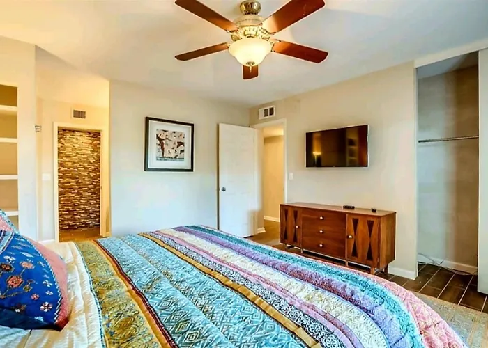 Vakantiehuis Tranquil Oasis Near Old Town, Hot Tub, Mountain Views Scottsdale