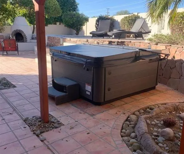 Vakantiehuis Tranquil Oasis Near Old Town, Hot Tub, Mountain Views Scottsdale