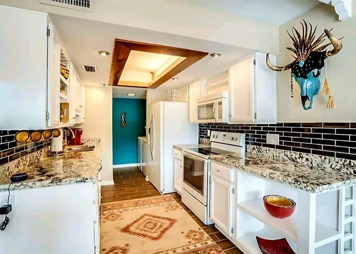 Tranquil Oasis Near Old Town, Hot Tub, Mountain Views *