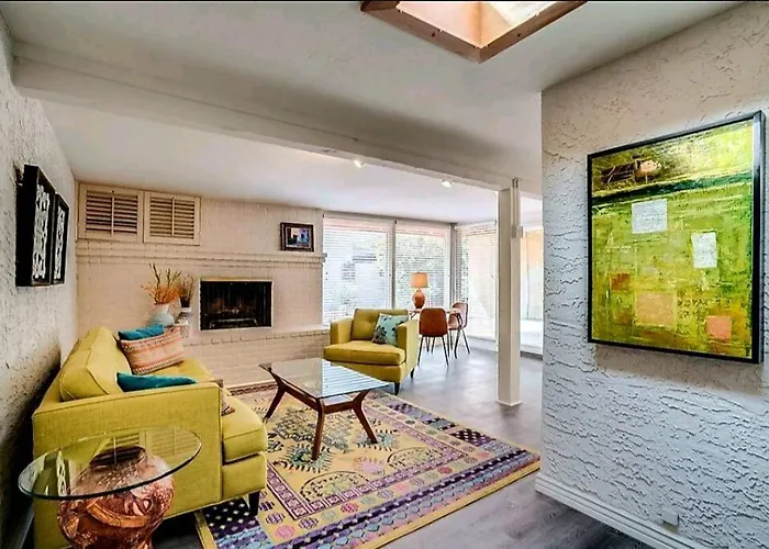 Tranquil Oasis Near Old Town, Hot Tub, Mountain Views Scottsdale