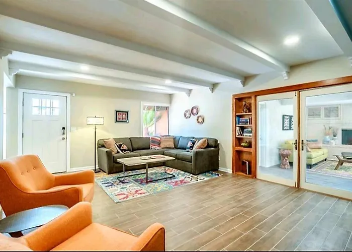 Vakantiehuis Tranquil Oasis Near Old Town, Hot Tub, Mountain Views *